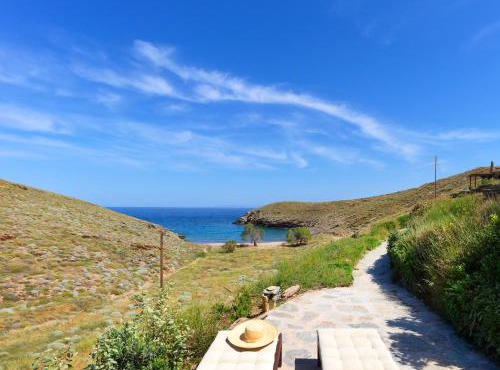 Agelos Beachfront Villa in Korissia