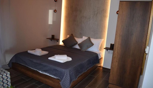Aigli Luxury Studios in Nea Roda