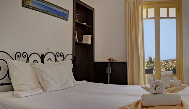 Ailouros summer hotel