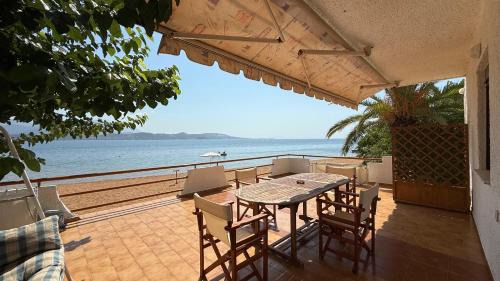 Alekos Beach Houses-Waters Edge in Lixouri