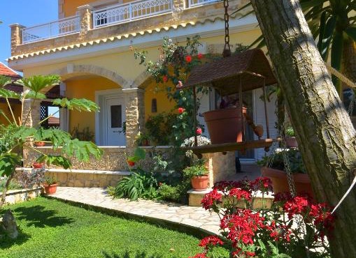 Alex Studios & Apartments in Arillas