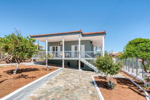 Alexander Home in Vravrona