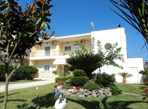 Alexandra' s Apartments in Plataria