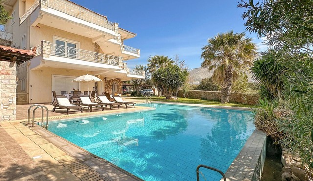 Amazing home in Lagonisi in Lagonisi