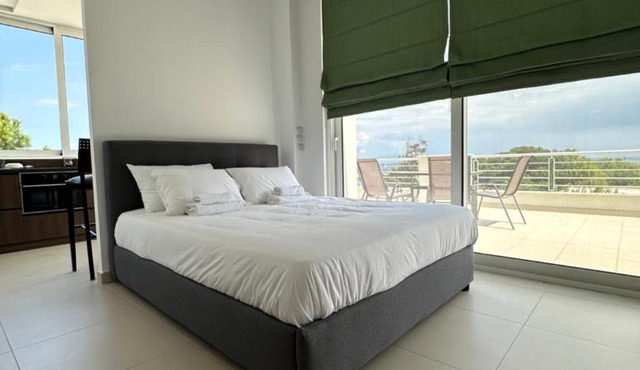 Ambrosia by Dia sea view apartment in Artemida