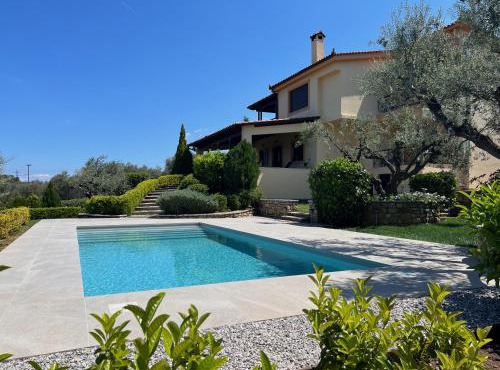 Ampelos Hillside Villa in Egira