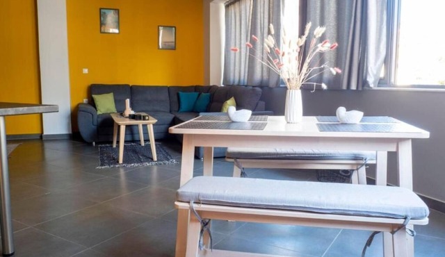 An apartment in the heart of Athens near famous str Ermou and Romanian Agora. in Athina