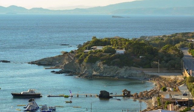 Anavissos Panoramic Sea View apt with shared pool
