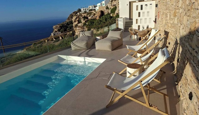 ANDELIAS SIGNATURE SUITES