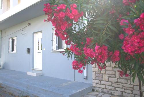 Antonia's Rustic Retreat in Dhórion