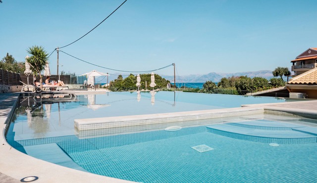 Apartment Athena - Private Patio with Garden View in Perithia