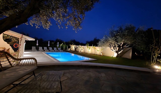 Apartment 'Olive Treasure' with Private Terrace, Wi-Fi and Air Conditioning
