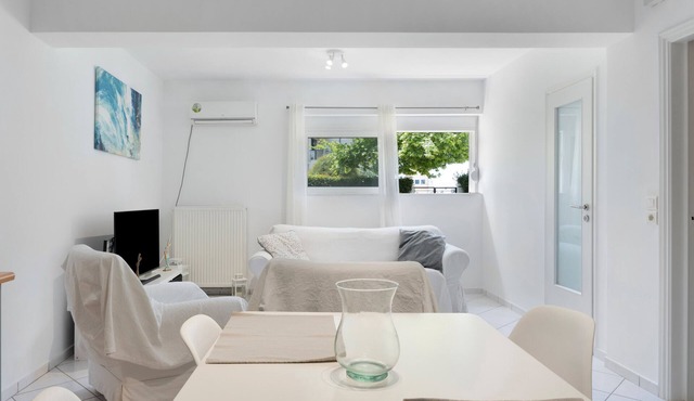 Apartment 'S K Ground Flat In Vrilissia' with Wi-Fi and Air Conditioning in Athens