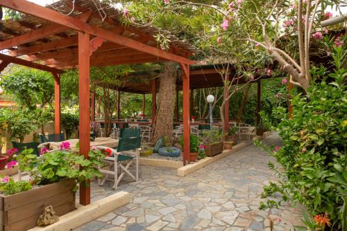 Apartments and Studios Xenophon in Matala