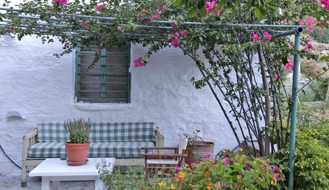 Apatouria Farmhouse