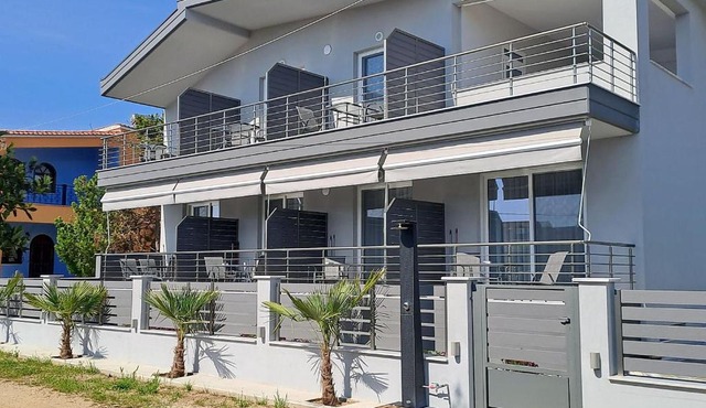 Apollon Luxury Rooms in Nea Vrasna
