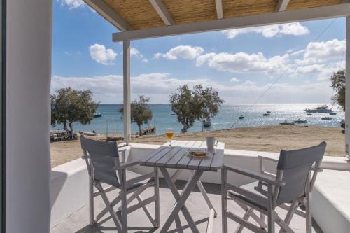 Aqua Bay Beachfront Studios Agia Kyriaki Beach, Milos in Agia Kiriaki Beach