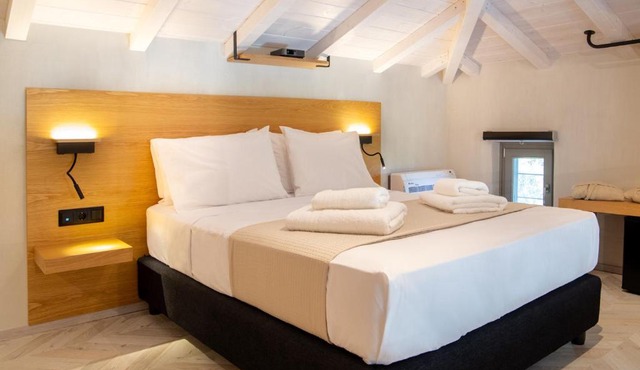 Aquanera Villas - Sunrise View Retreat with Private Pool- 5 minutes from the beach- By Villa Mana Gers in Agii Saranta