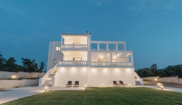 Areti White Villas in Loutraki