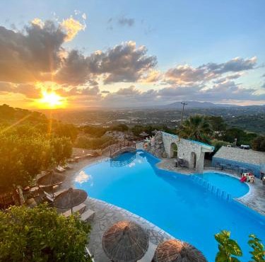 Arolithos Traditional Cretan Village Hotel in Tílisos