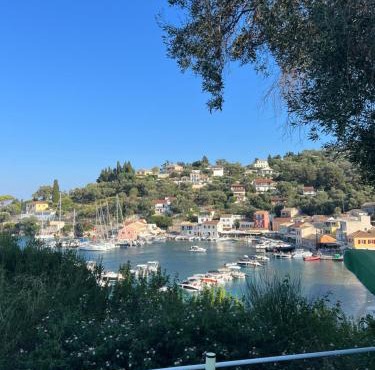 Aronis Spyros Panoramic Seaview Apartments in Longos