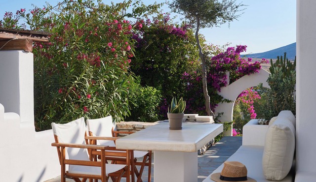 Artemis | 1 Bedroom Apartment with partial mountaView and Patio, Cleopatra Home