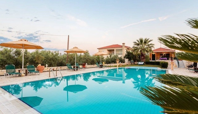 Astros Idyllic Retreat - Dukes Poolside Home in Paralio Astros