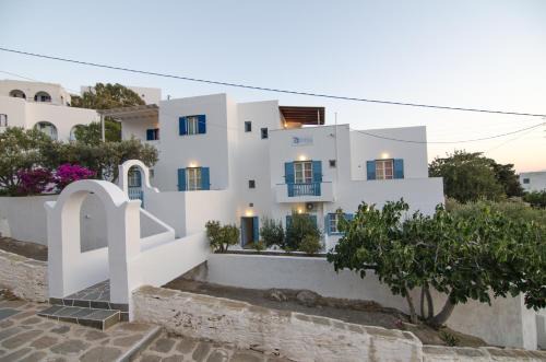 Athena Rooms in Ios Chora