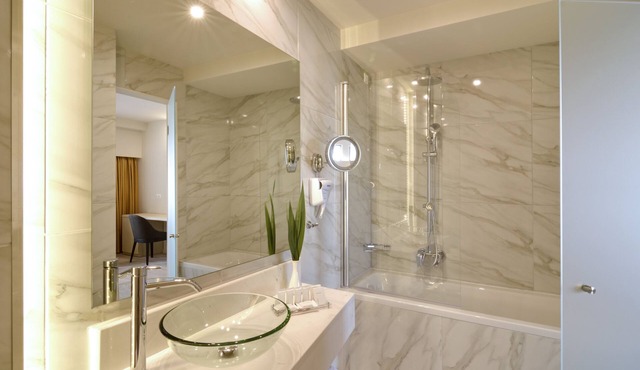 Athens Avenue Hotel in Kallithea
