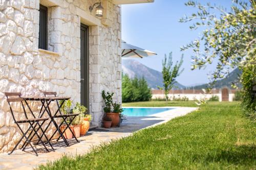 Avesta Private Villas in Vlikhon