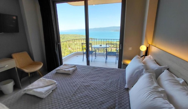Azure - KLIO Suite with sea view in Spárton
