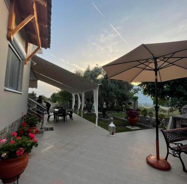 Backyard houses in Toroni