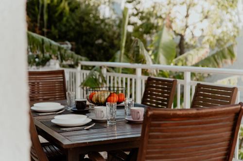 Banana Leaf House in Polychrono