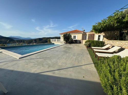 Bay View Villa in Vathi