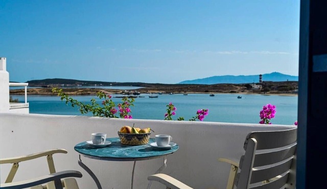 Beachfront Bocamviglies Room-Naoussa Aegean Gem