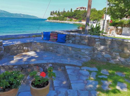 Beachfront Skaloma Villa in Skaloma