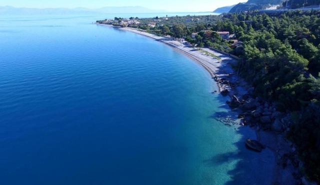 Beachfront villa in Diakopto
