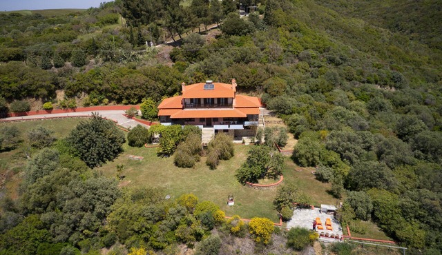 Beachfront villa with huge garden, 3br, Halkidiki in Ouranoupolis
