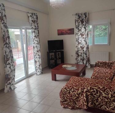 Beautiful apartment ANAIS near the sea in Agia Triada