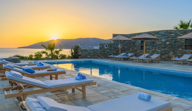 Beautiful beach house with pool for 8p