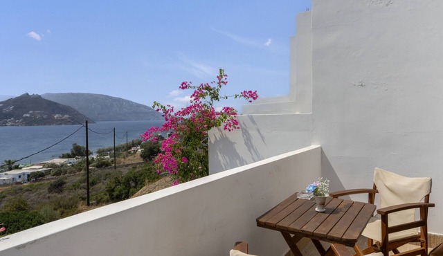 Bed and Breakfast 'No 5' with Sea View, Wi-Fi and Air Conditioning
