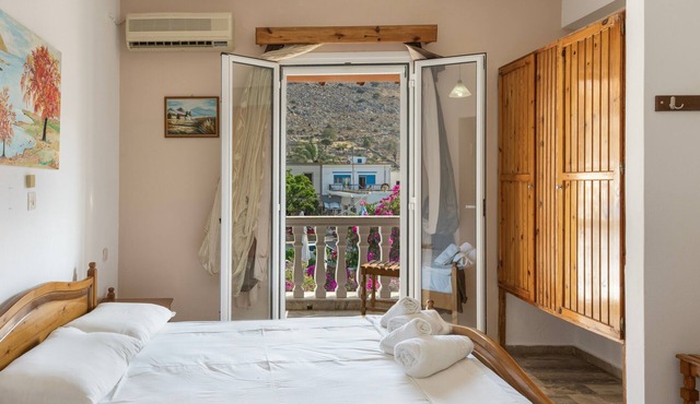 Bed and Breakfast 'Room No 5' with Sea View, Wi-Fi and Air Conditioning