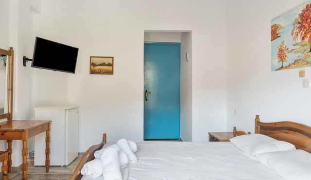 Bed and Breakfast 'Room No 13' with Sea View, Wi-Fi and Air Conditioning