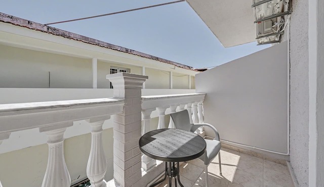 Bed and Breakfast 'The Kavos Sandy Inn-Double Room' with Shared Pool, Wi-Fi and Air Conditioning in Kavos