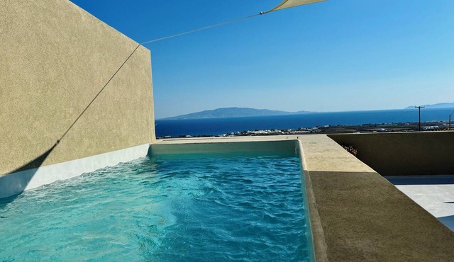 Bevimar Moonlight Suite with Private Pool and Non Heated Jacuzzi in Finikia