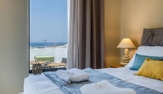 BH672 - C - Suite Naxos