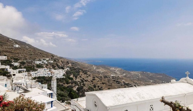 Bisous, Tinos Kardiani