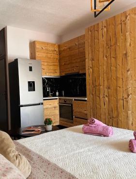 Black Flox AparTment in Drama