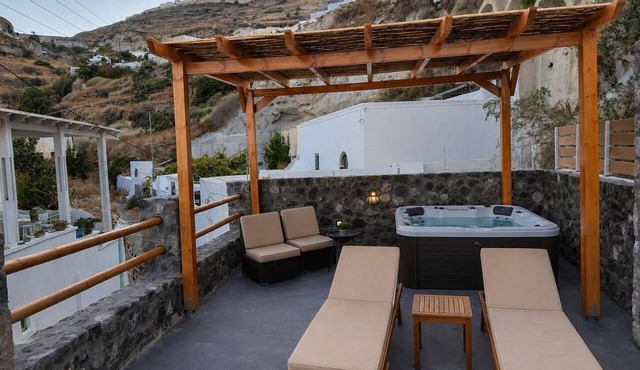 Black Lithos Residences in Santorini