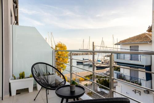 Black & White Marina Studio, Kalamata Getaway (B1) in Kalamata